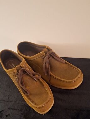 Clarks Women’s Tan Suede Boat Shoes with Brown Laces